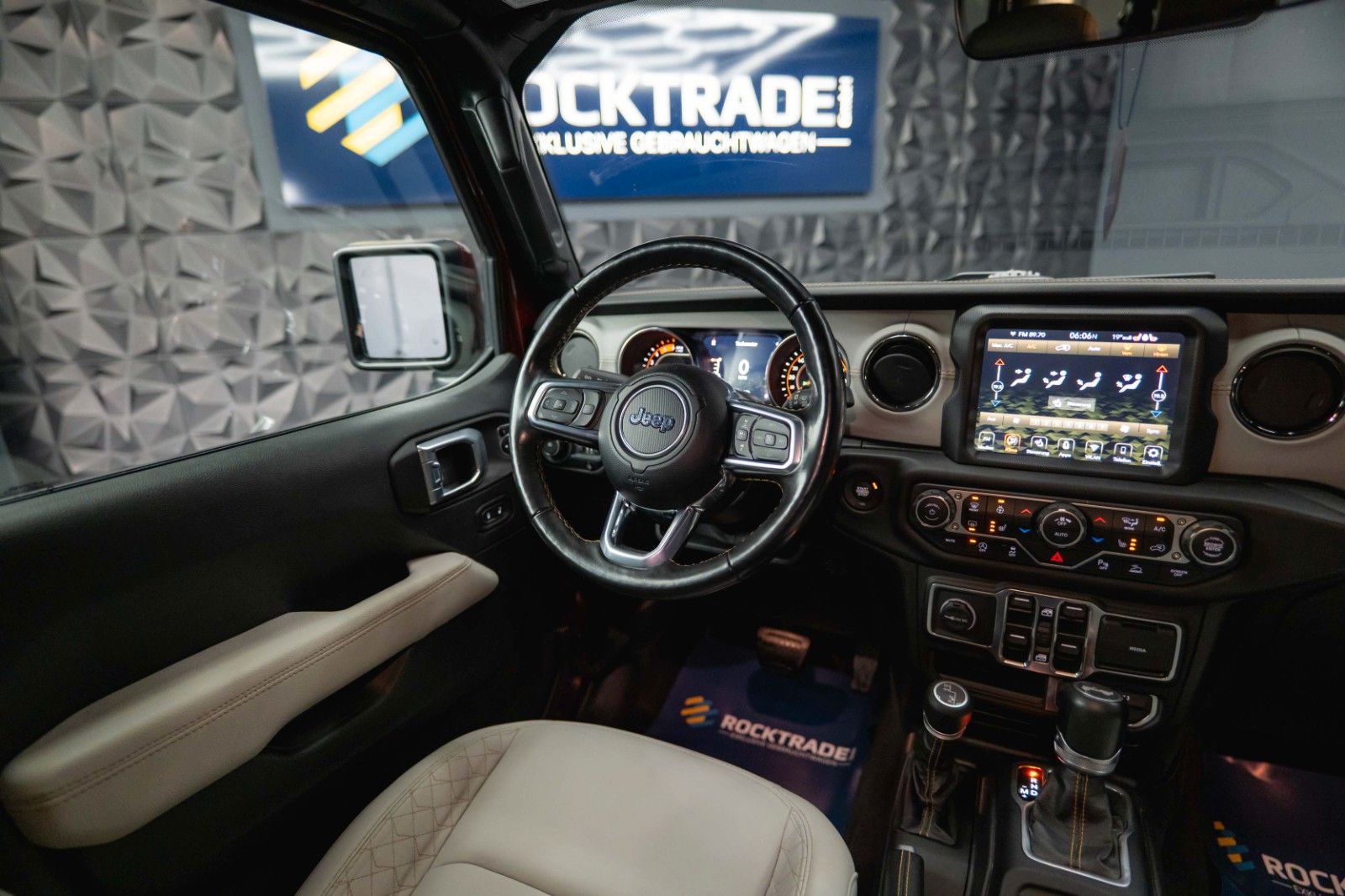 Fahrzeugabbildung Jeep Wrangler 3.0L EcoDiesel Unlimited Sahara 4x4 ACC