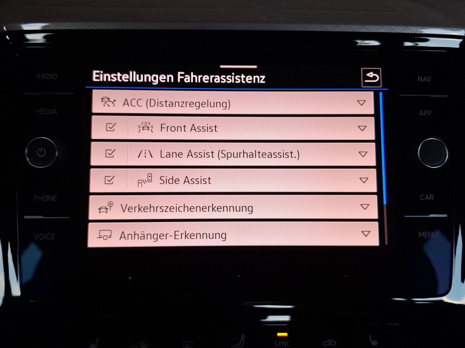 Fahrzeugabbildung Volkswagen Passat Variant TSI Business DSG Matrix Navi ACC