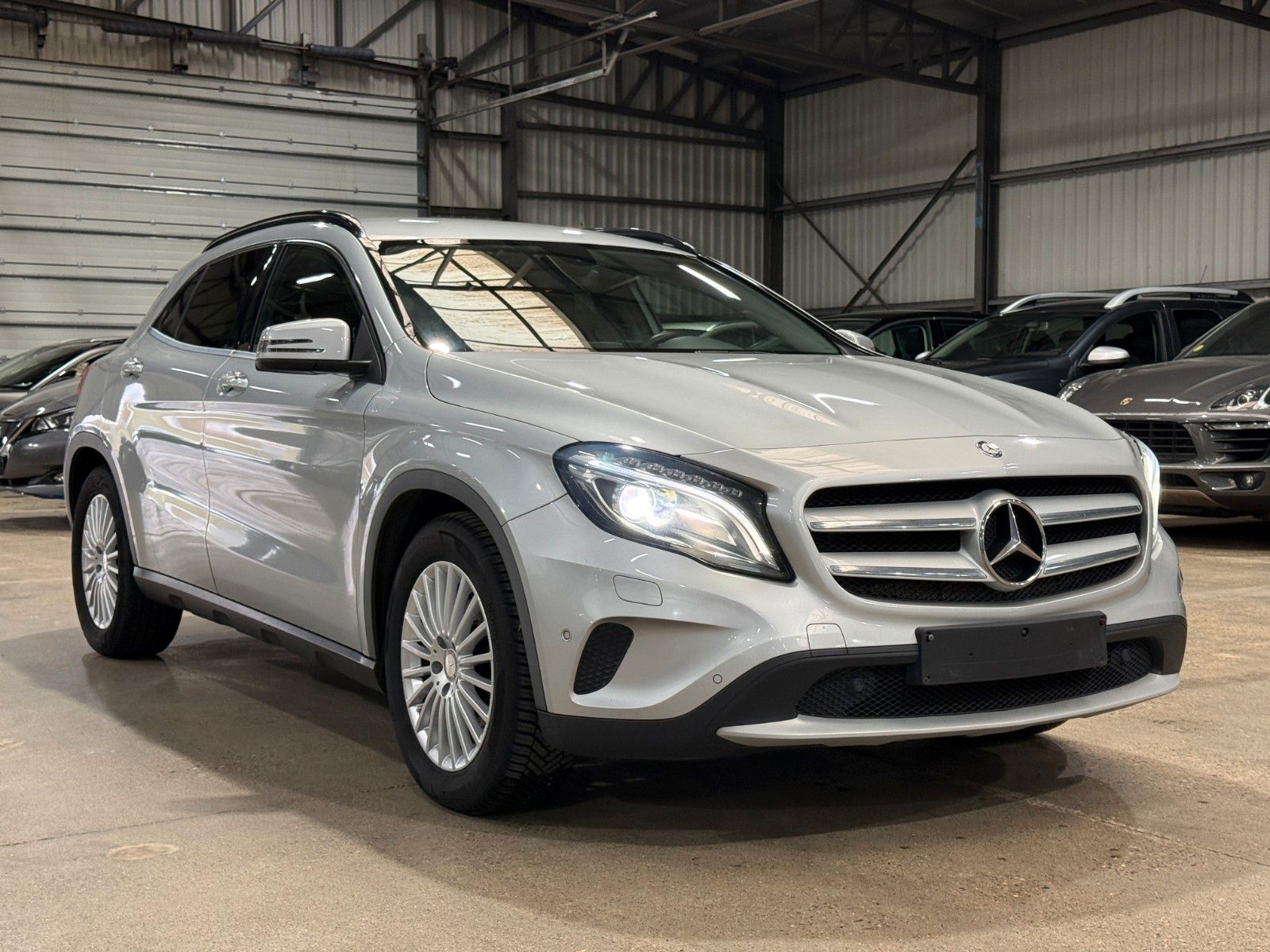MERCEDES-BENZ GLA 200