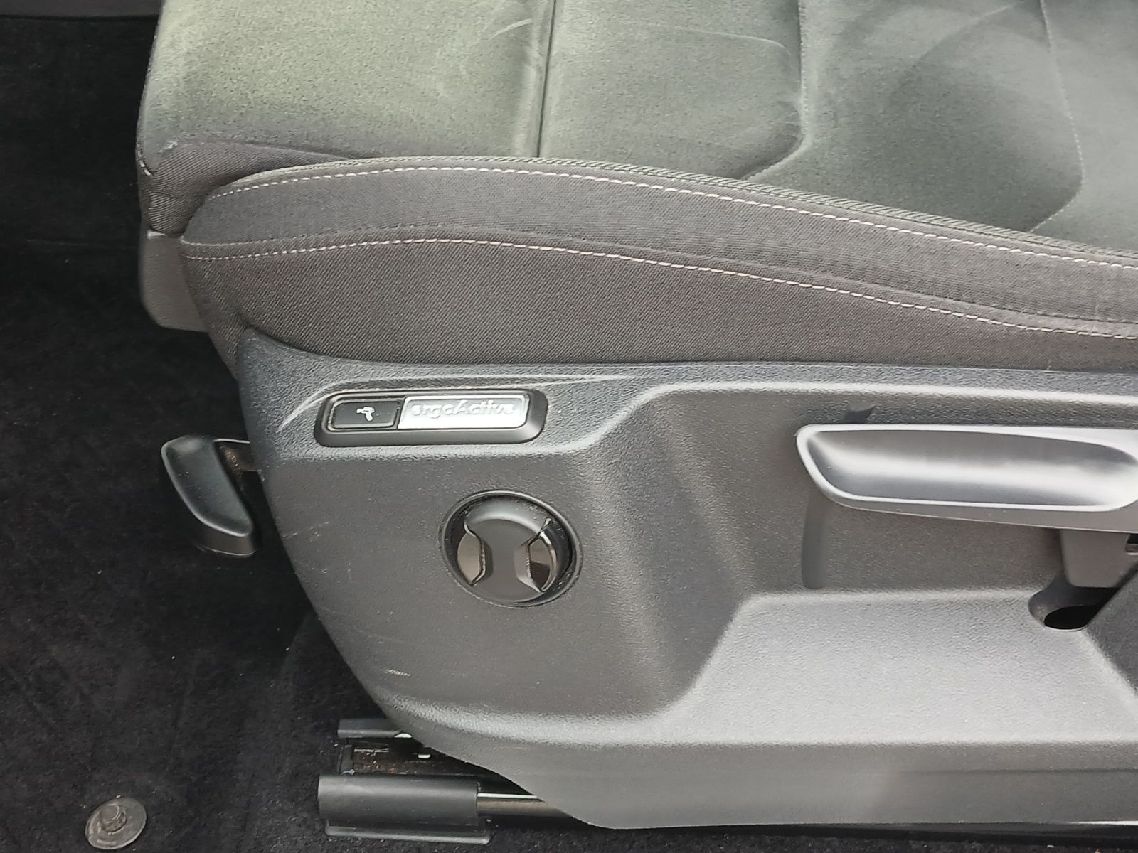 Fahrzeugabbildung Volkswagen Tiguan Allspace TSI 4M R-Line Highline LED AHK N
