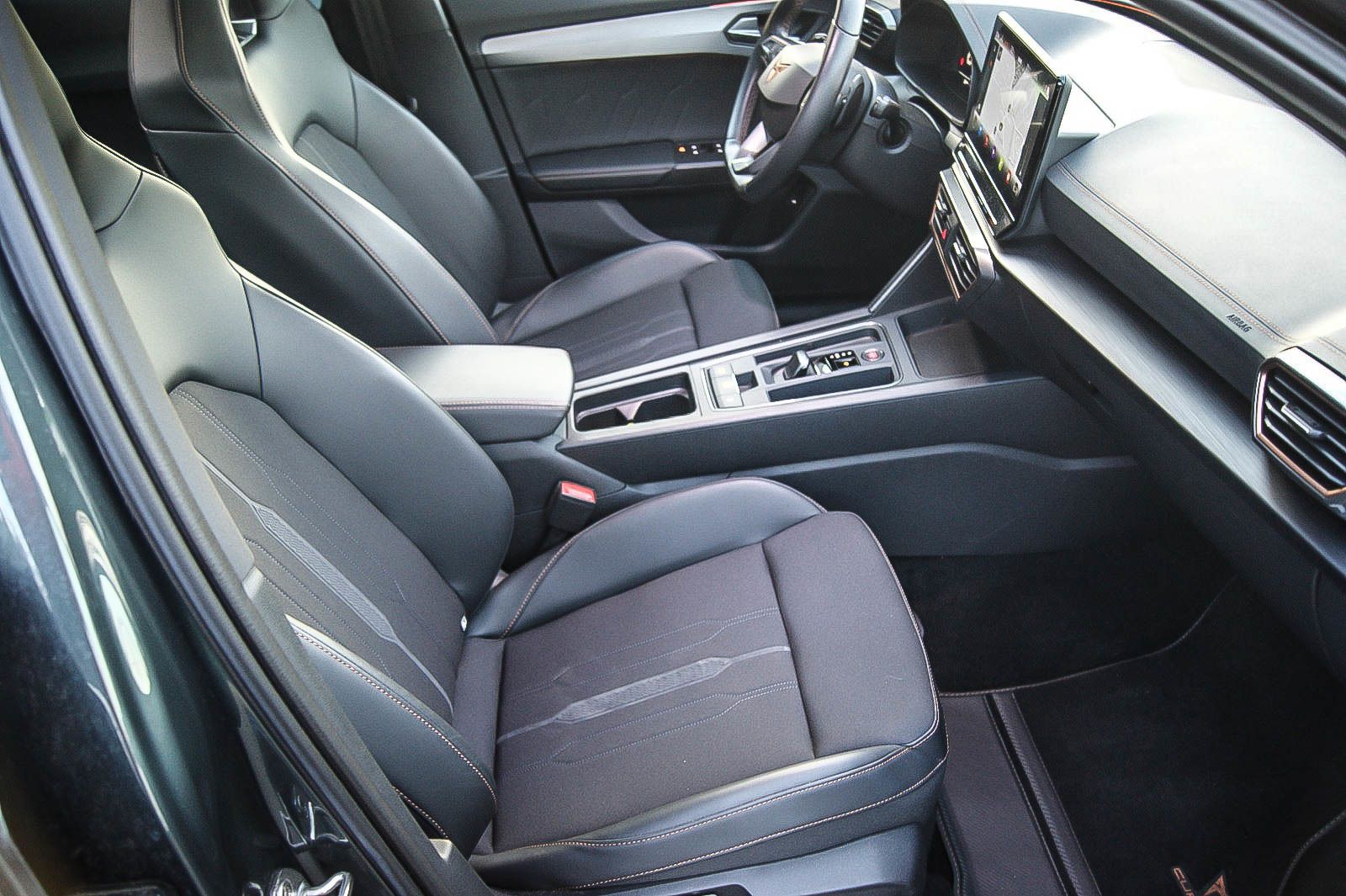 Fahrzeugabbildung CUPRA Formentor VZ 2.0i DSG DARK CAMOUFLAGE COPPER ACC