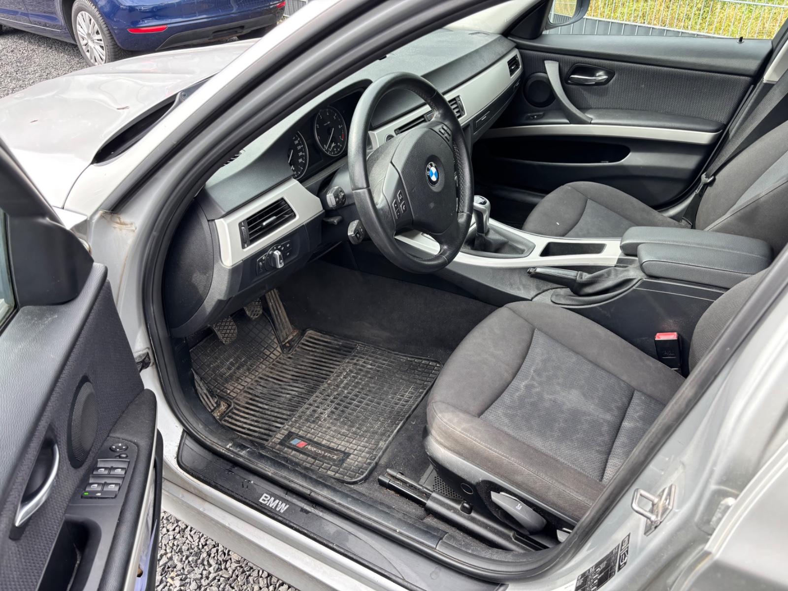 BMW 318 2012 — photo 7