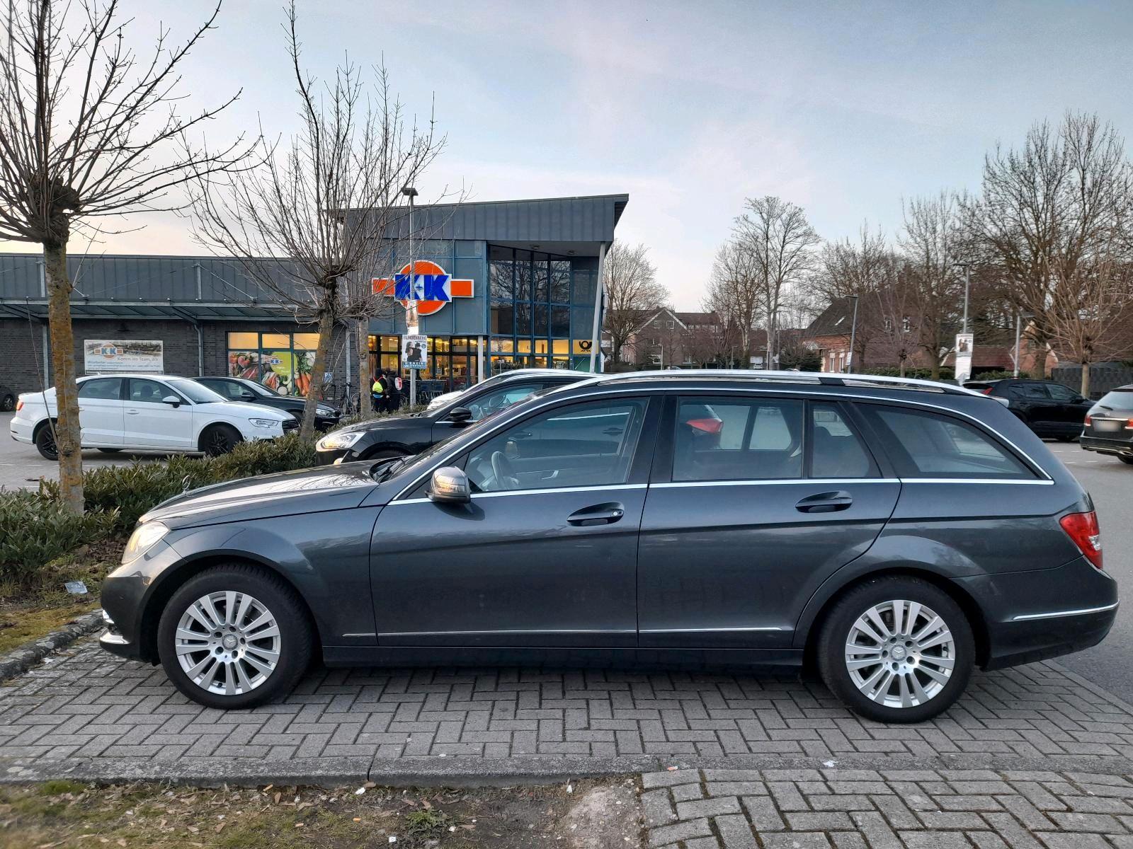 Mercedes-Benz 220 2013 — rear view