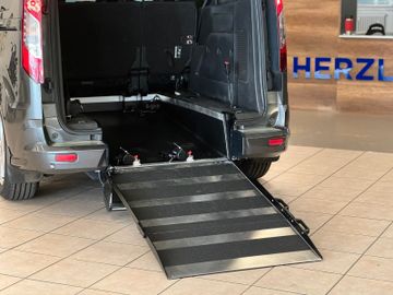 Ford Grand Tourneo - 9
