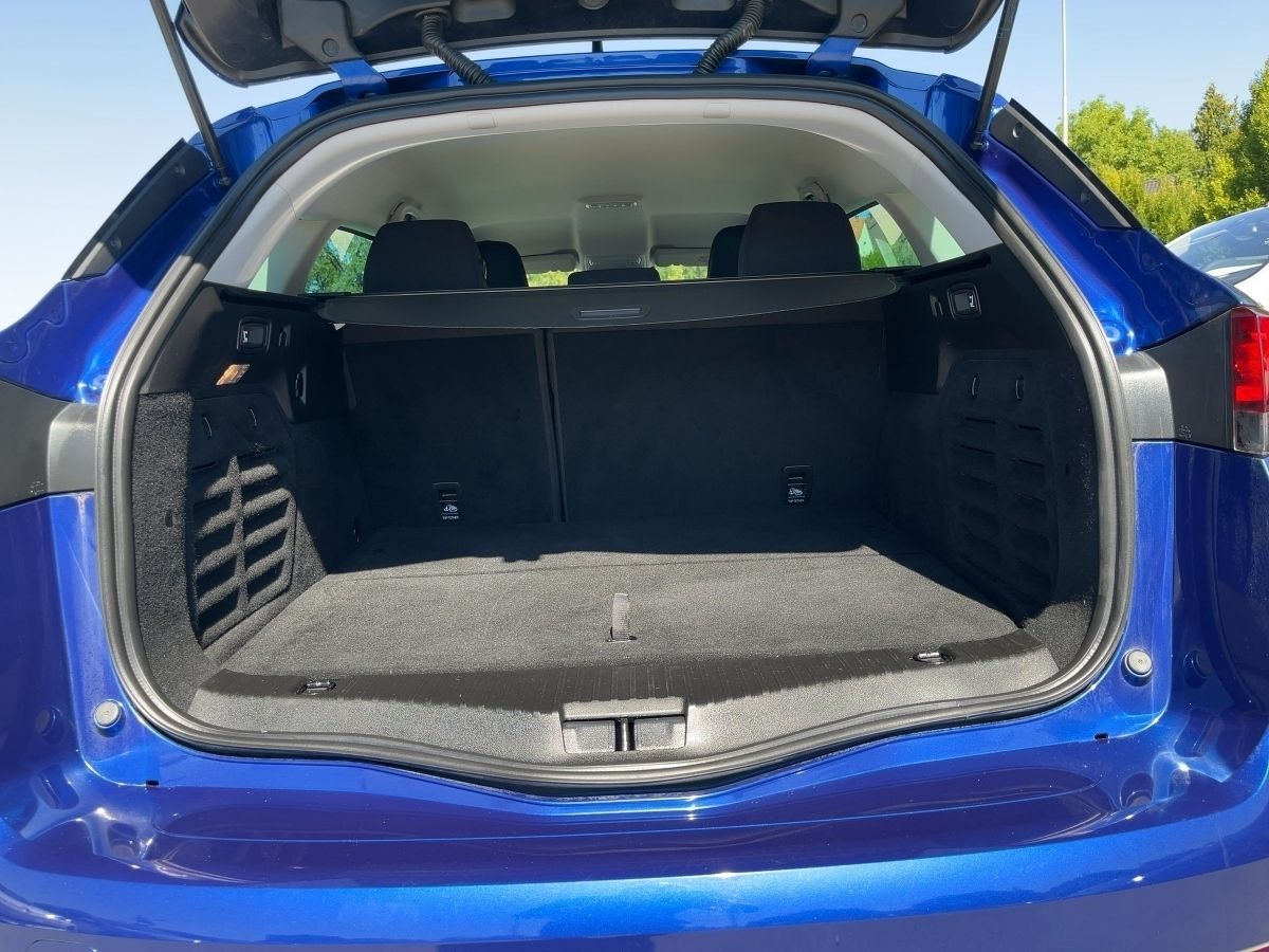 Fahrzeugabbildung Renault Megane Grandtour R.S. LINE Plug-in 160 SHZ - mit KI generiert/bearbeitet