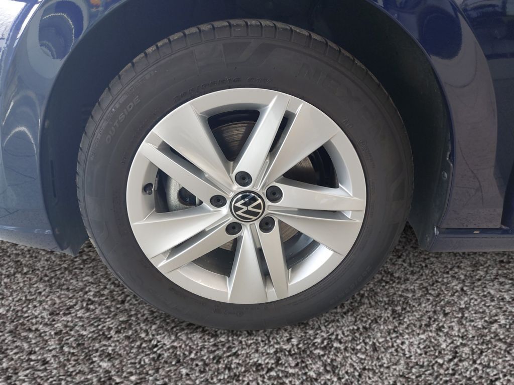 Fahrzeugabbildung Volkswagen Golf 1.5 TSI Life Panorama ACC IQ Light LED