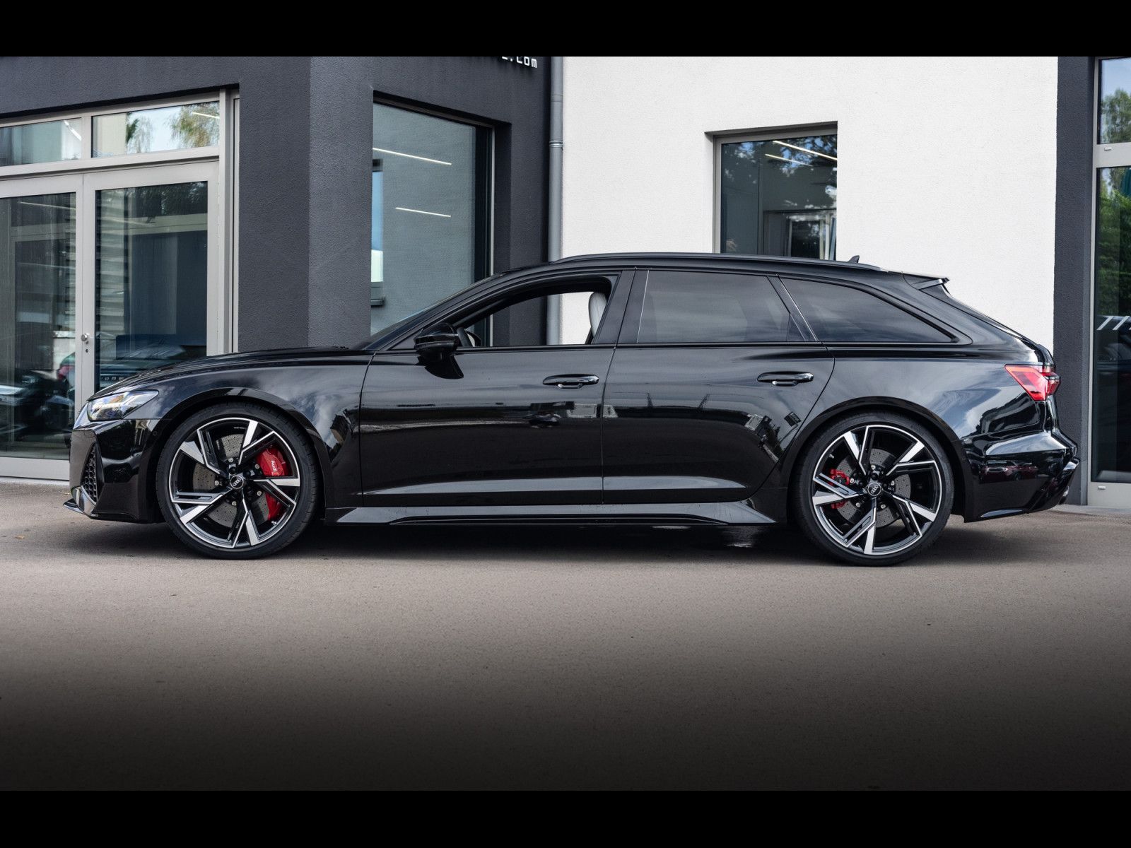 Audi RS6 AVANT°RS DYNAMIQUE+°305km/h°KERAMIK°AHK°B&O imagem 2