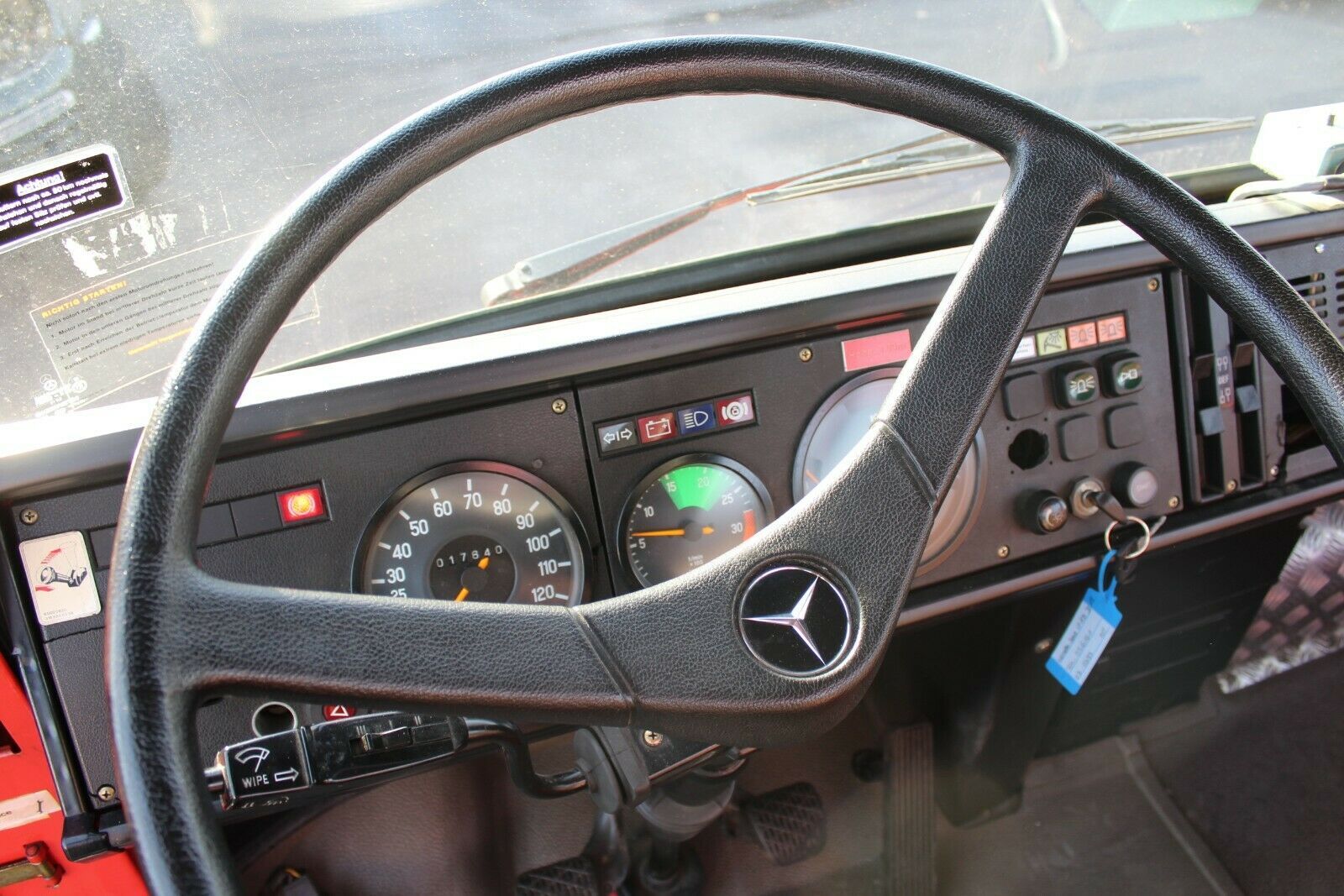 Fahrzeugabbildung Mercedes-Benz LP709 DL18 DREHLEITER
