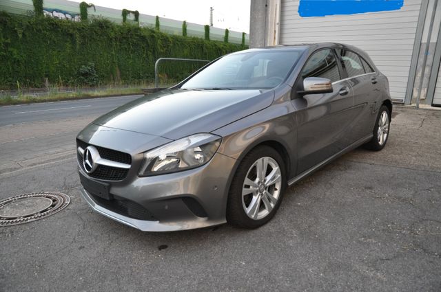 MERCEDES-BENZ A 200 CDI Urban **Navi-Kamera-Teilleder*