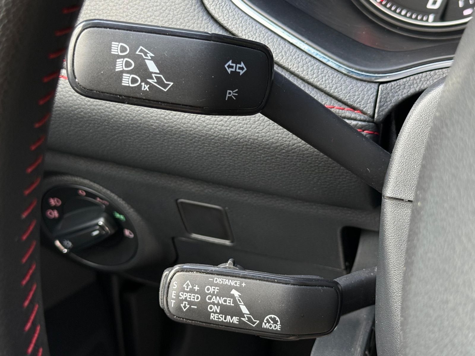 Fahrzeugabbildung SEAT Arona 1.0 TSI DSG FR LINE LED+NAV+AHK+ACC+SHZ+