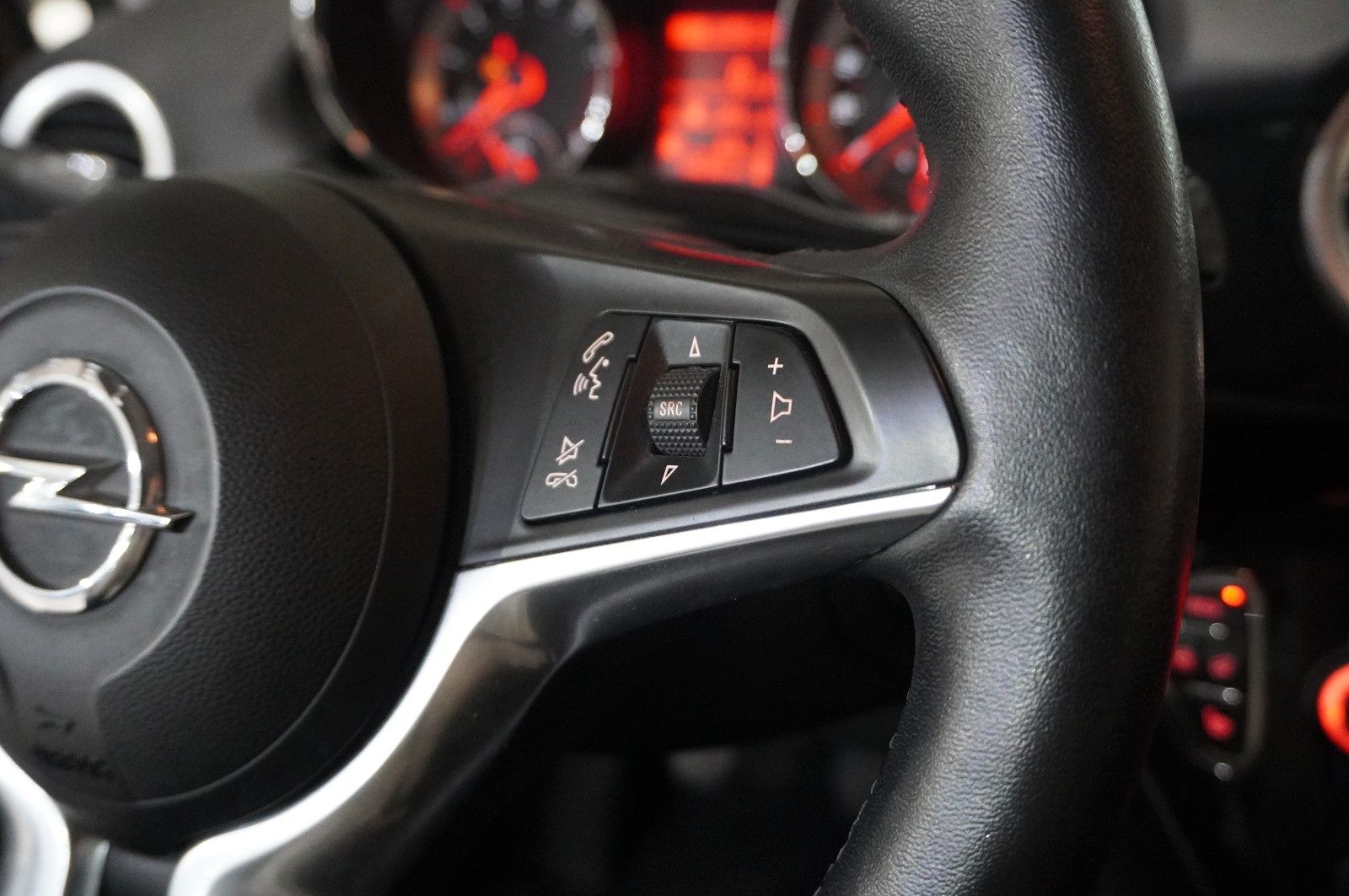 Fahrzeugabbildung Opel Adam 1.4 SLAM LED/KLIMA/PDC/WINTER/SPORT/TEMP.