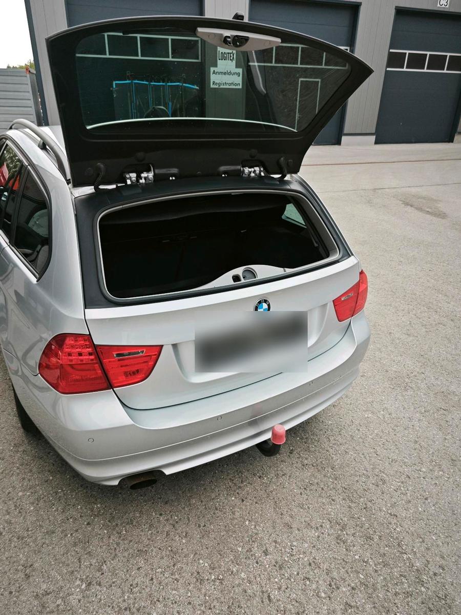 BMW 318 2009 — photo 13