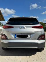 Hyundai KONA Elektro ELEKTRO 150kW - - silberne Hyundai KONA Elektro