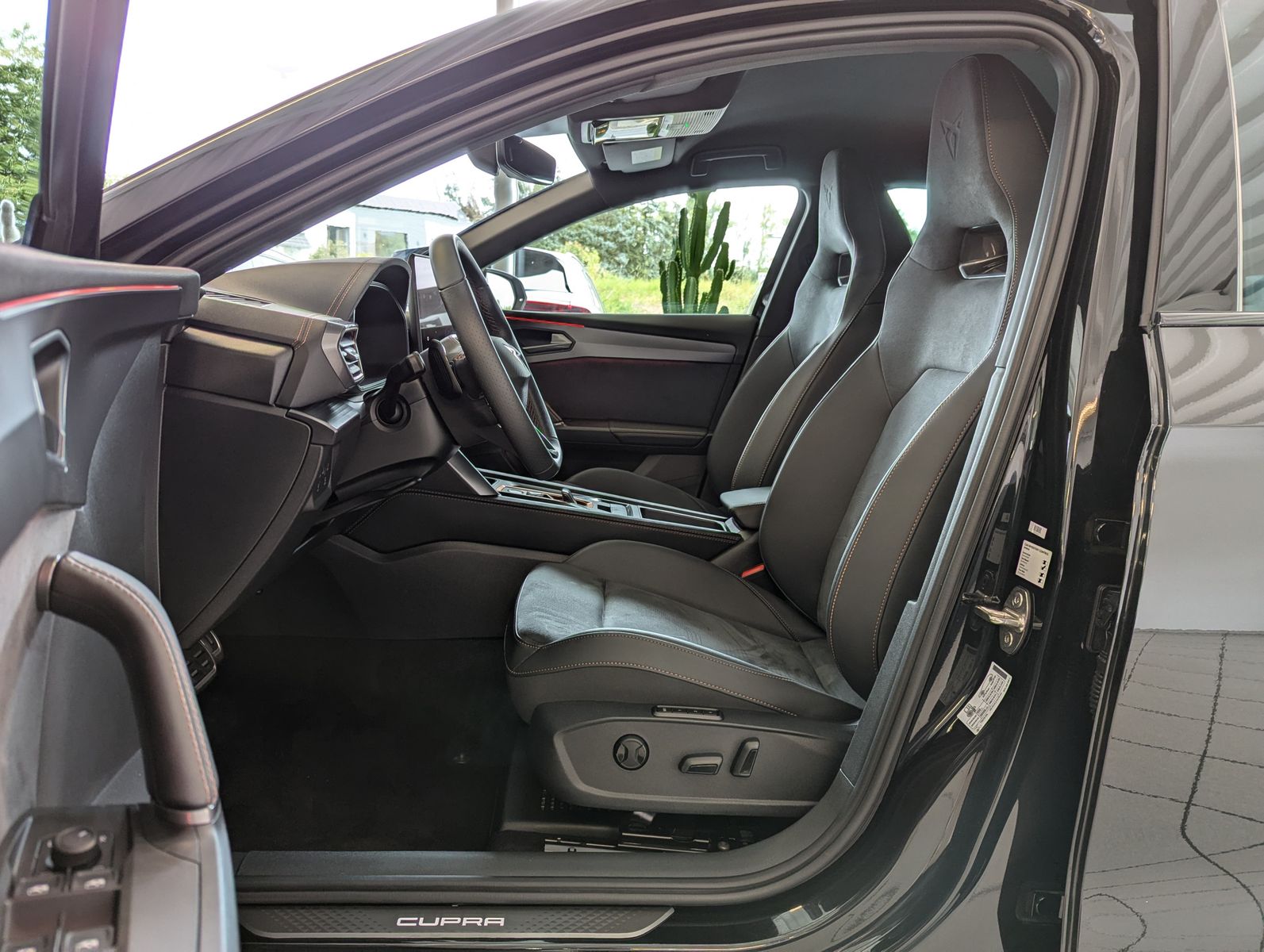 CUPRA Leon 1.5 eTSI Dynamic Edge-Paket Assist-XL Memor - Image 12