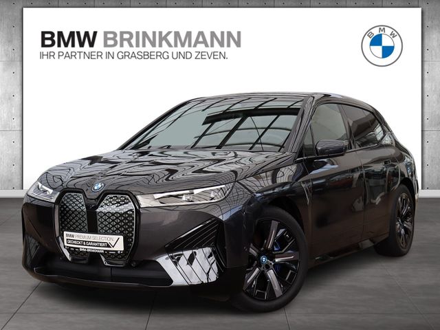BMW iX xDrive40 / SPORTPAKET + NAVI + RFK + DAB + LM
