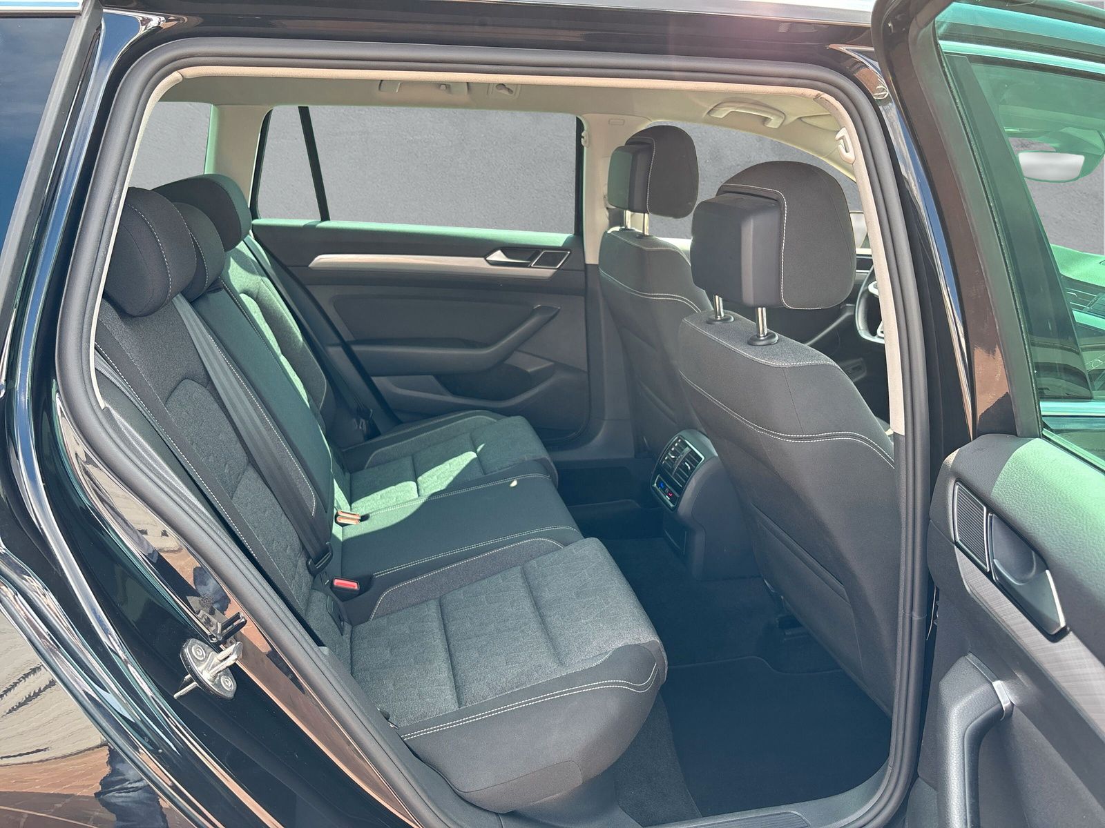 Fahrzeugabbildung Volkswagen Passat Variant Business 2.0 TDI DSG AHK RFK