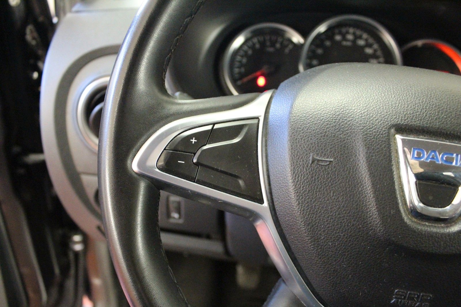 Fahrzeugabbildung Dacia Lodgy TCe 130 Stepway **Navi*7 Sitze*Techroad