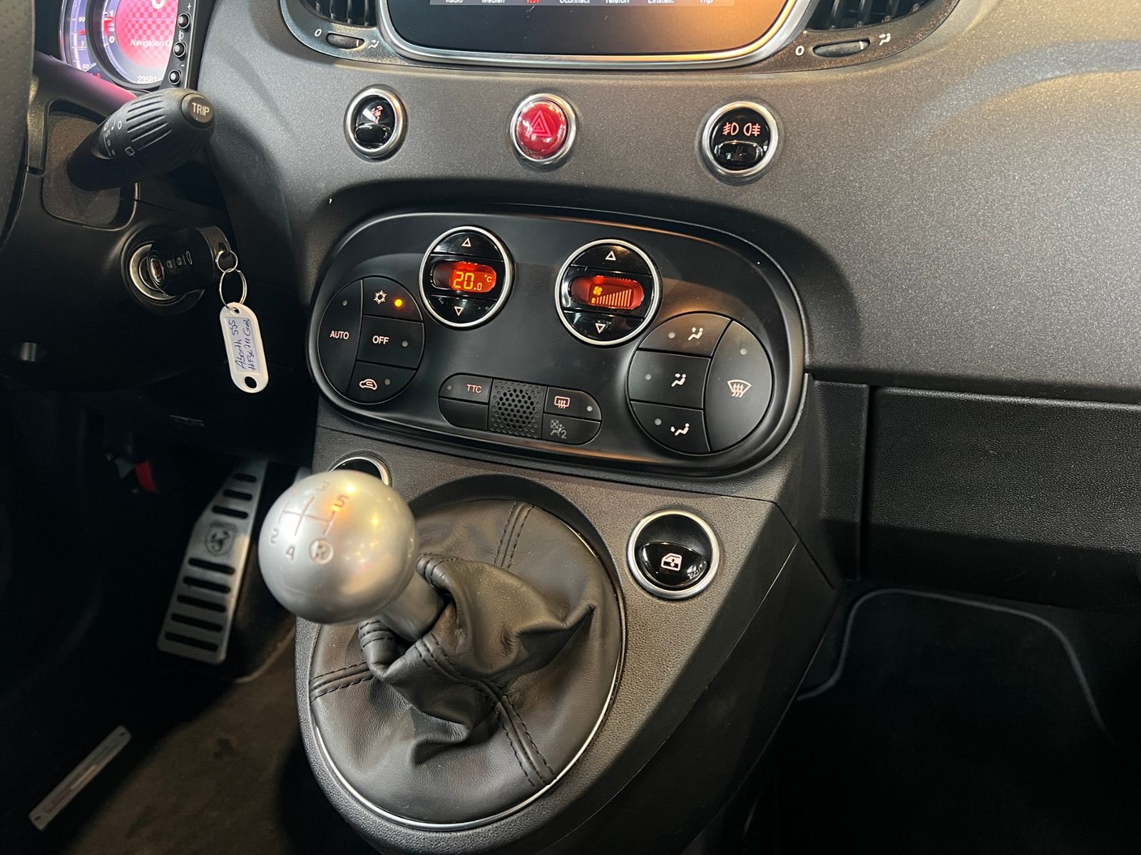 Fahrzeugabbildung Abarth 595 Competizione LEDER XEN NAV PDC ALU