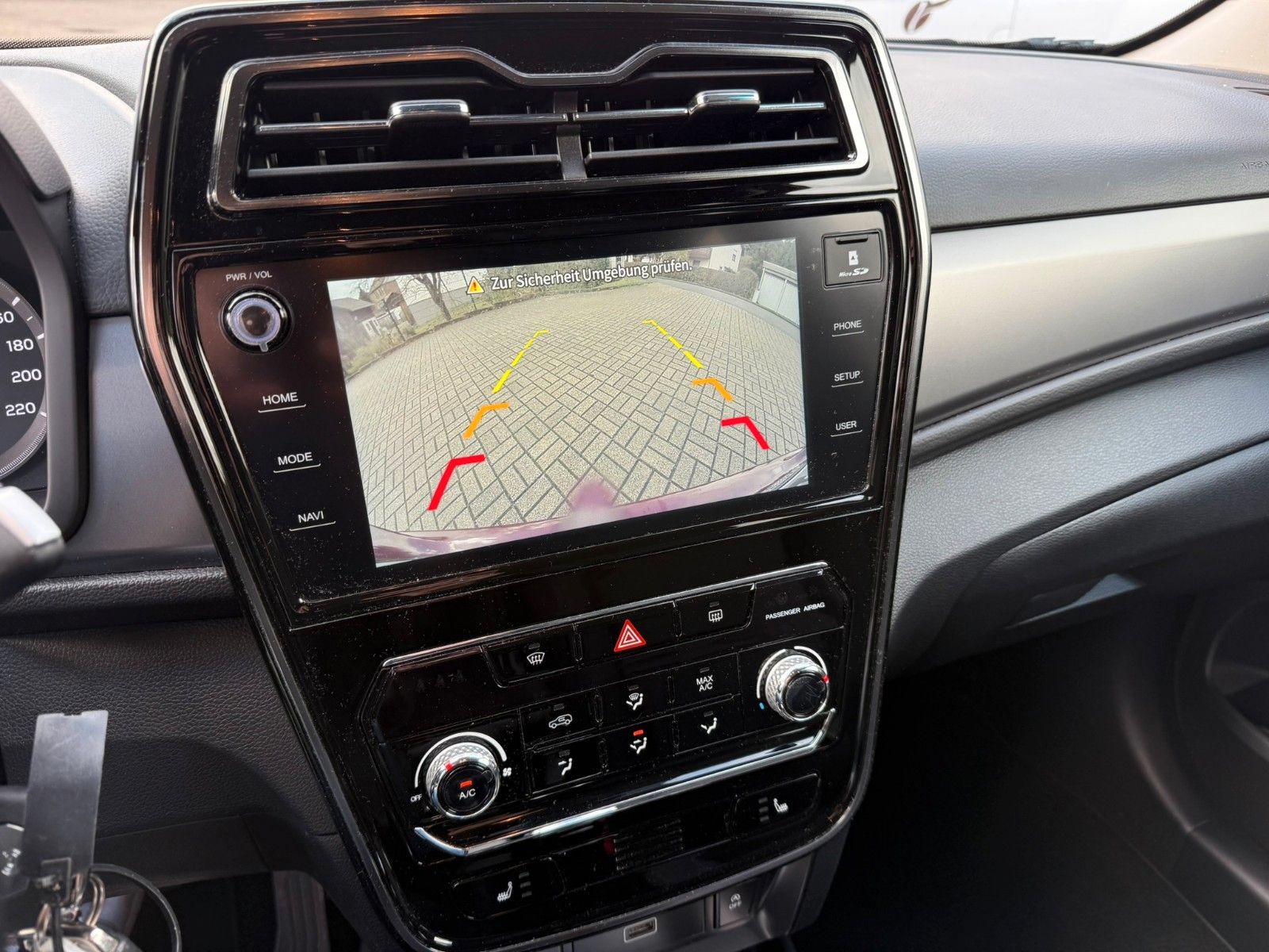 Fahrzeugabbildung Ssangyong Tivoli 1.5 T- Fizz 4WD NAVI+KAMERA+LENKRADHZG.+