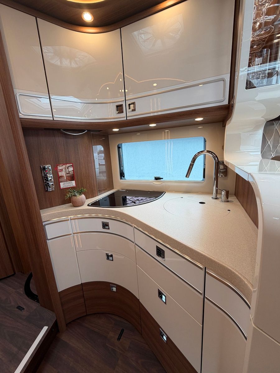 Fahrzeugabbildung Carthago chic e-line 50 LE DA Mastervolt
