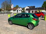 Mazda 2 1.3 63kW Independence - Mazda 2: Grün