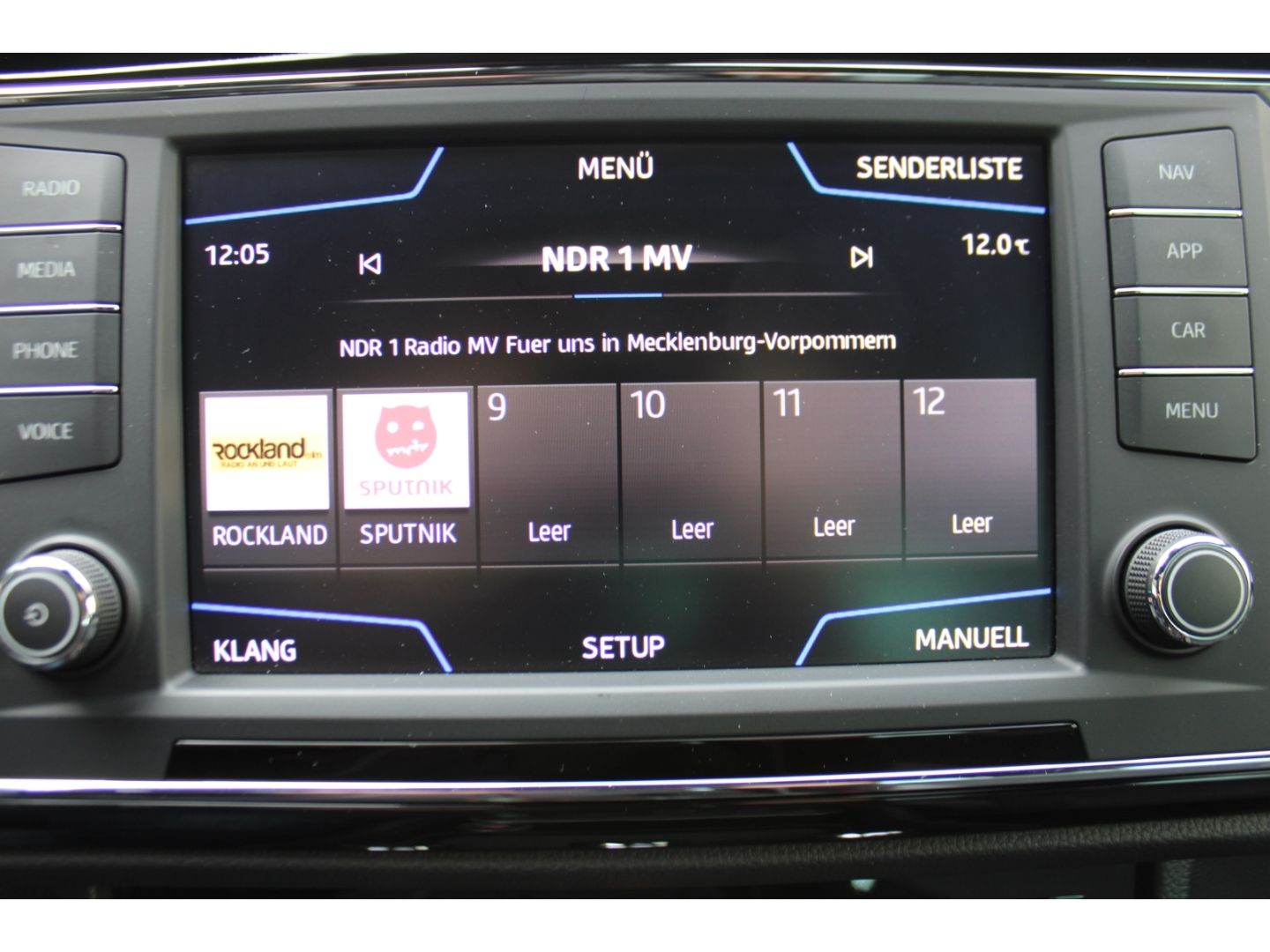 SEAT Ateca 1.5 TSI Xcellence LED GJR GRA RFK Navi AHK - Image 21