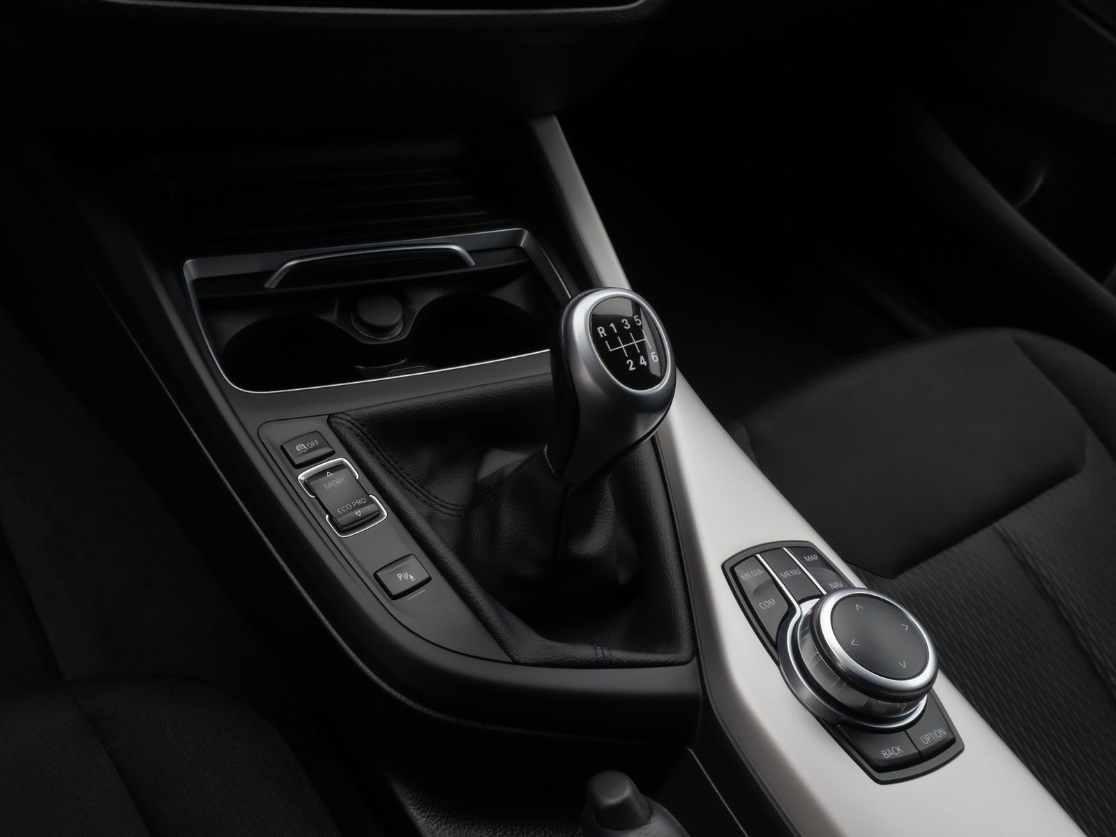 Fahrzeugabbildung BMW 118i Navi WLAN PDC Lordos LED Geschwindigkeitsr