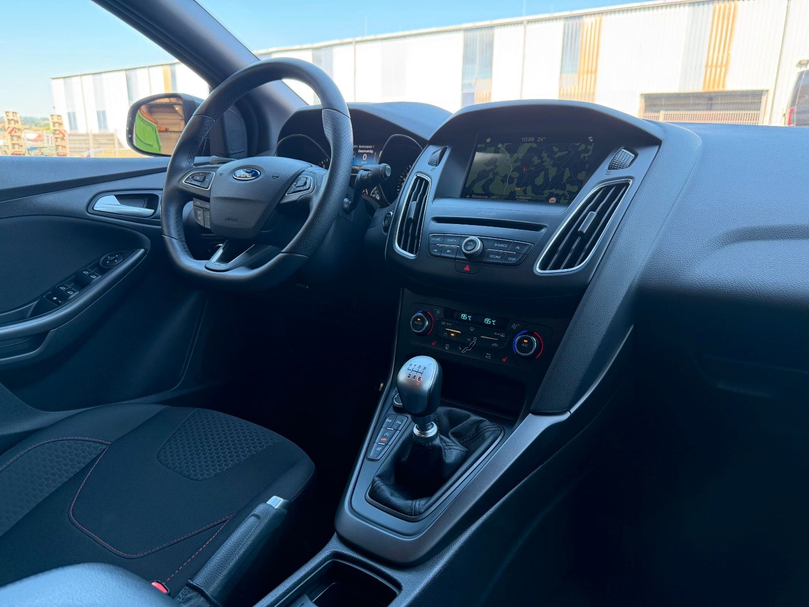 Fahrzeugabbildung Ford Focus Turnier ST+SportfahrW+BiXenon+Alcantara
