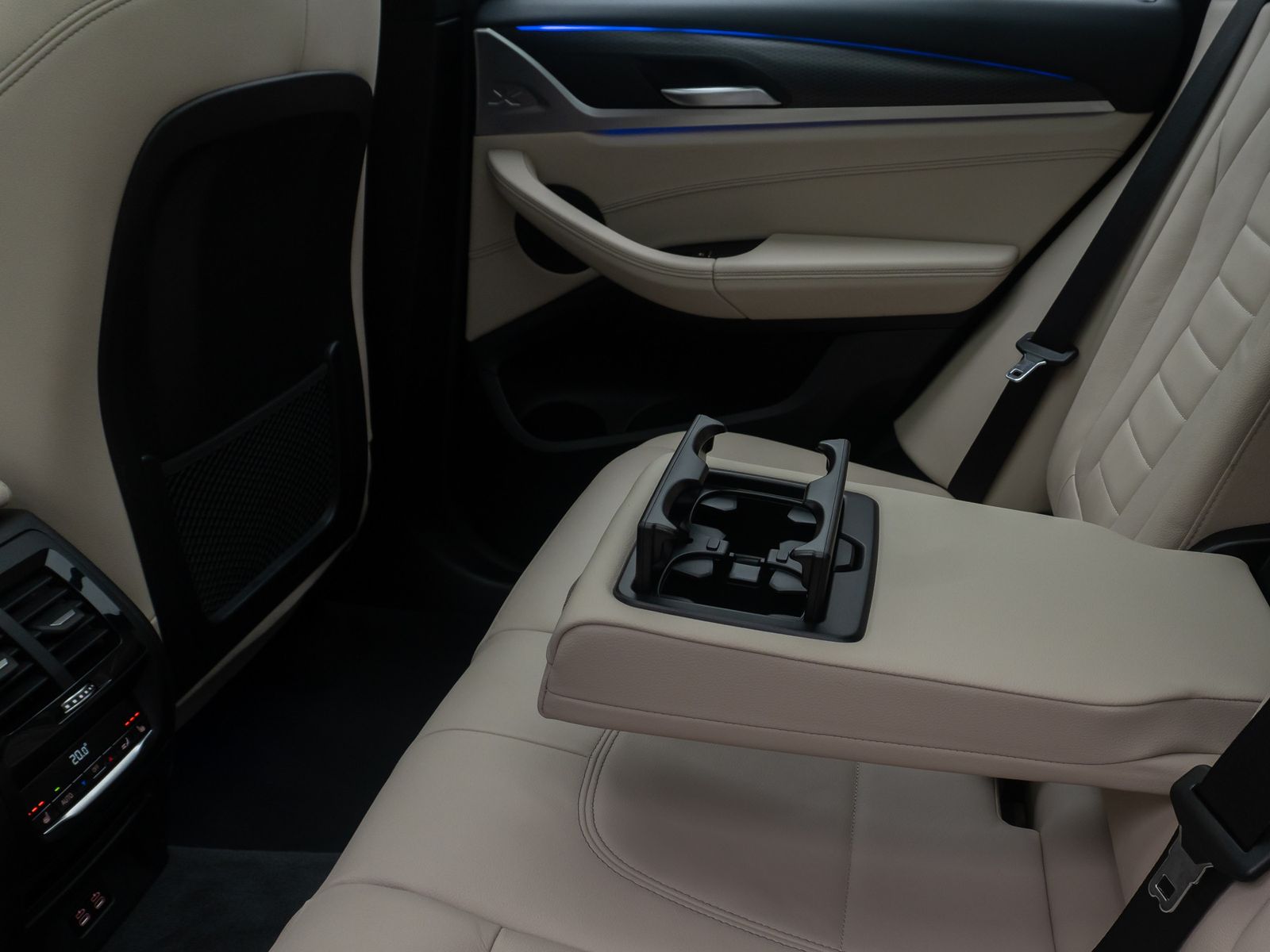 Fahrzeugabbildung BMW X3 xD20d M Sport DAB Kamera Panorama 20Zoll LED