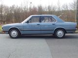 BMW 520i  - BMW 520 Oldtimer mit Benzin-Antrieb