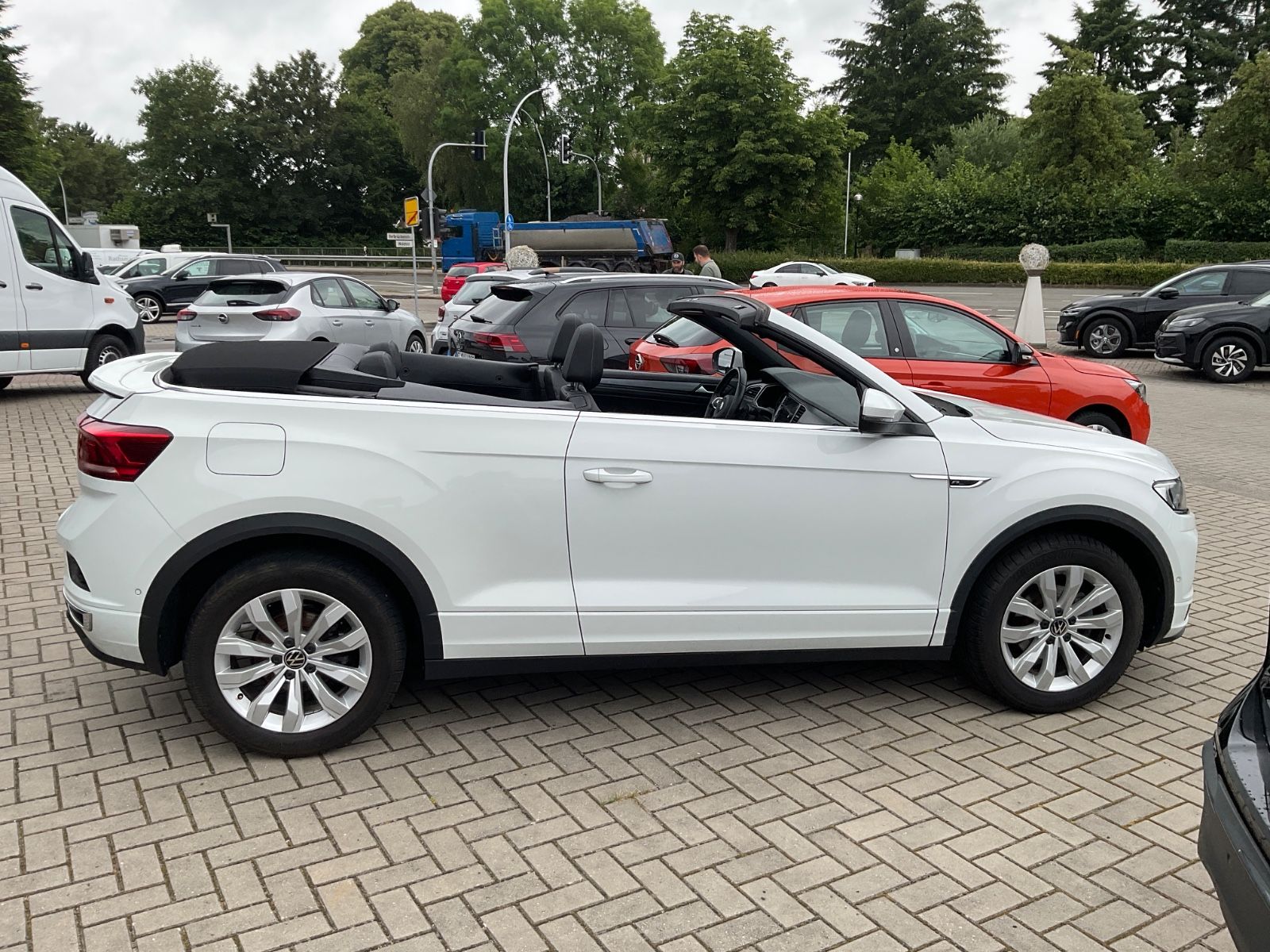 Fahrzeugabbildung Volkswagen T-Roc Cabriolet 1.5 TSI DSG R-Line,AHK,Kamera,AC