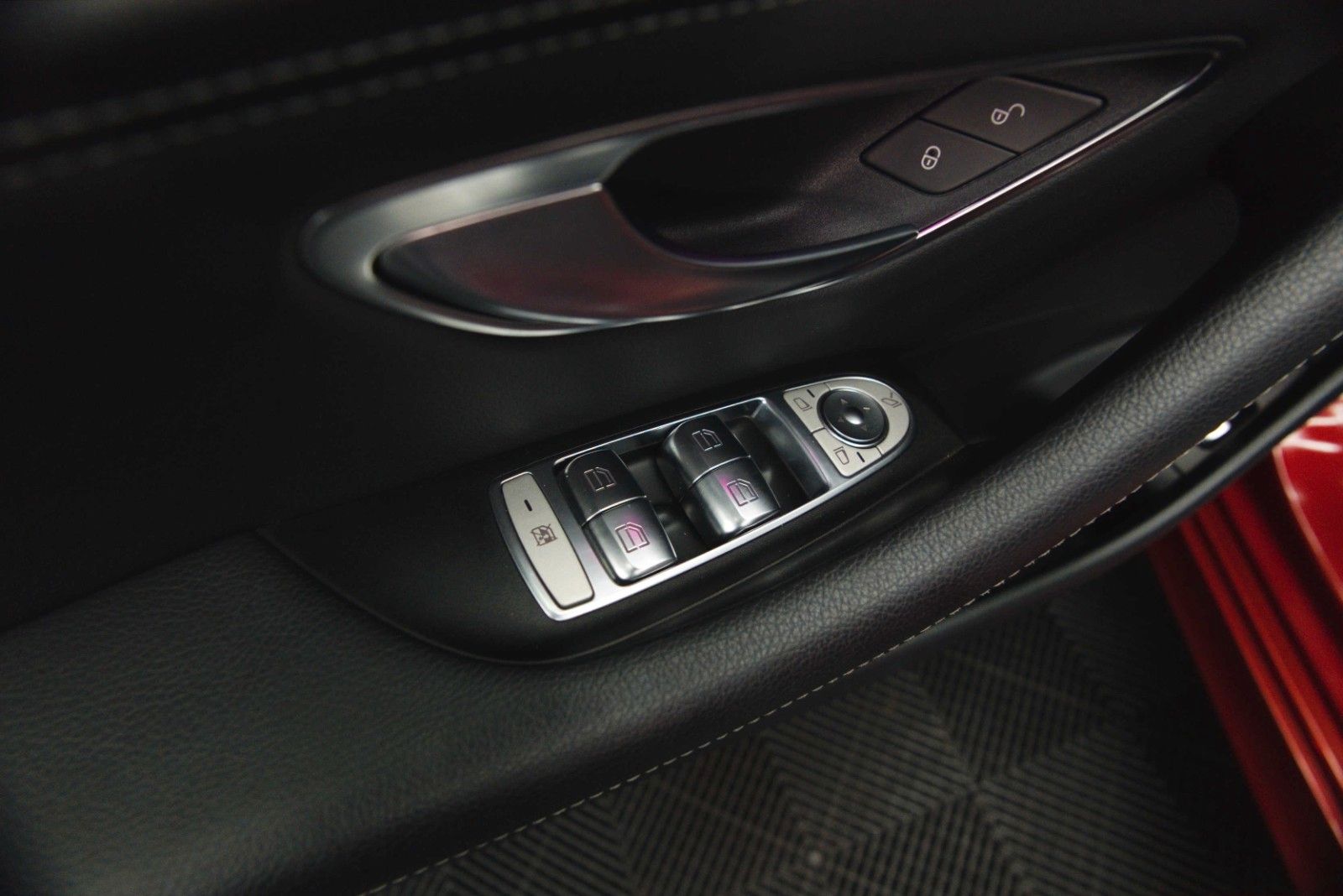 Fahrzeugabbildung Mercedes-Benz E 400d T 4Matic AMG Night-Paket ACC Widescreen