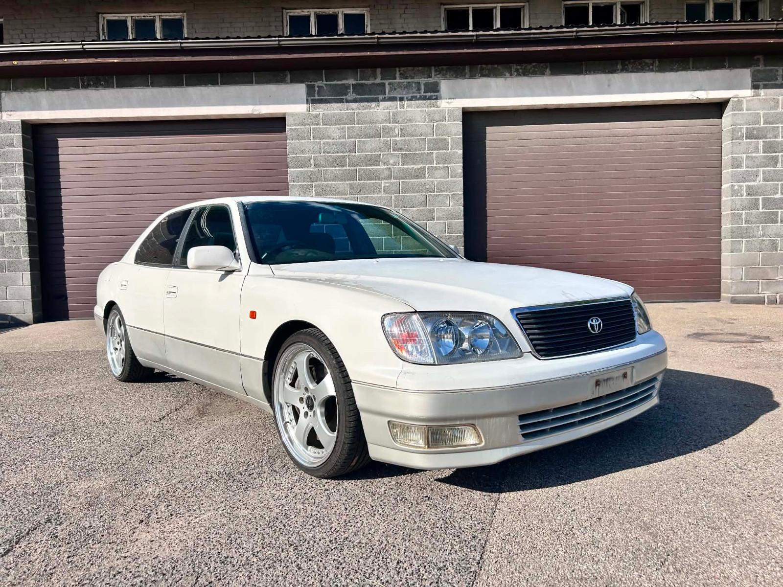 Lexus LS 400