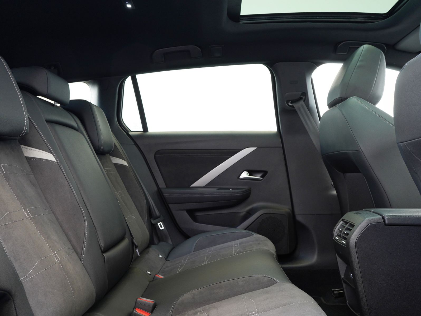 Fahrzeugabbildung Opel Astra L 1.5 D Sports Tourer GS Line PANO