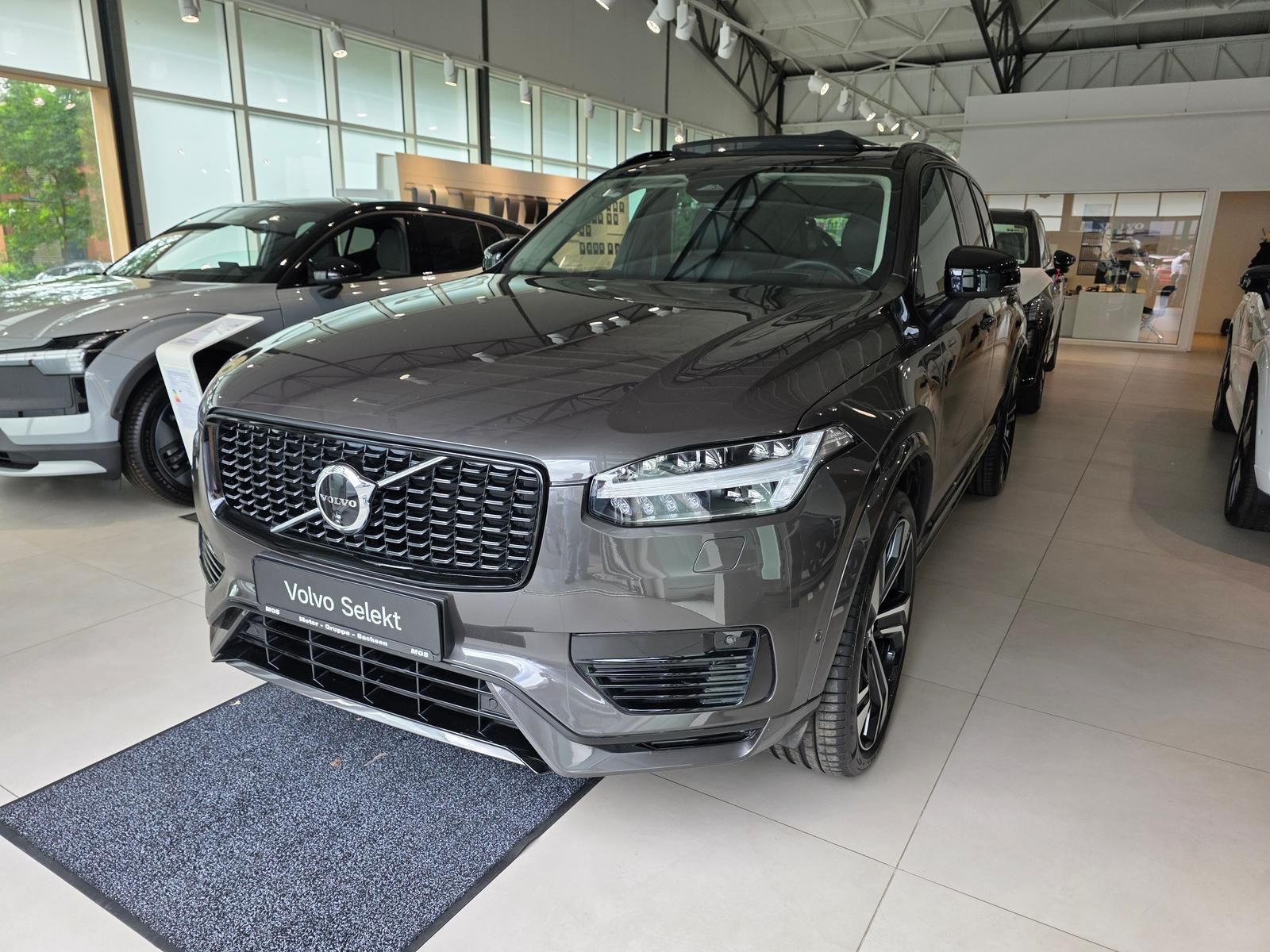 Volvo XC90 Ultra Dark Recharge Plug-In Hybrid AWD foto 2