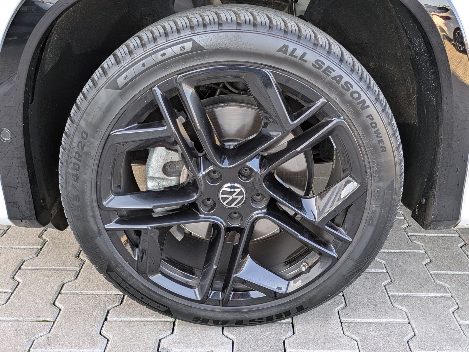 Fahrzeugabbildung Volkswagen Tayron 2.0 TDI 4M R-Line BLACK*7Si*MATRIX*PANO