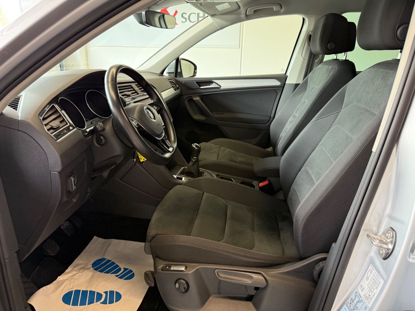 Fahrzeugabbildung Volkswagen Tiguan Comfortline Standheizung, Allwetterreifen