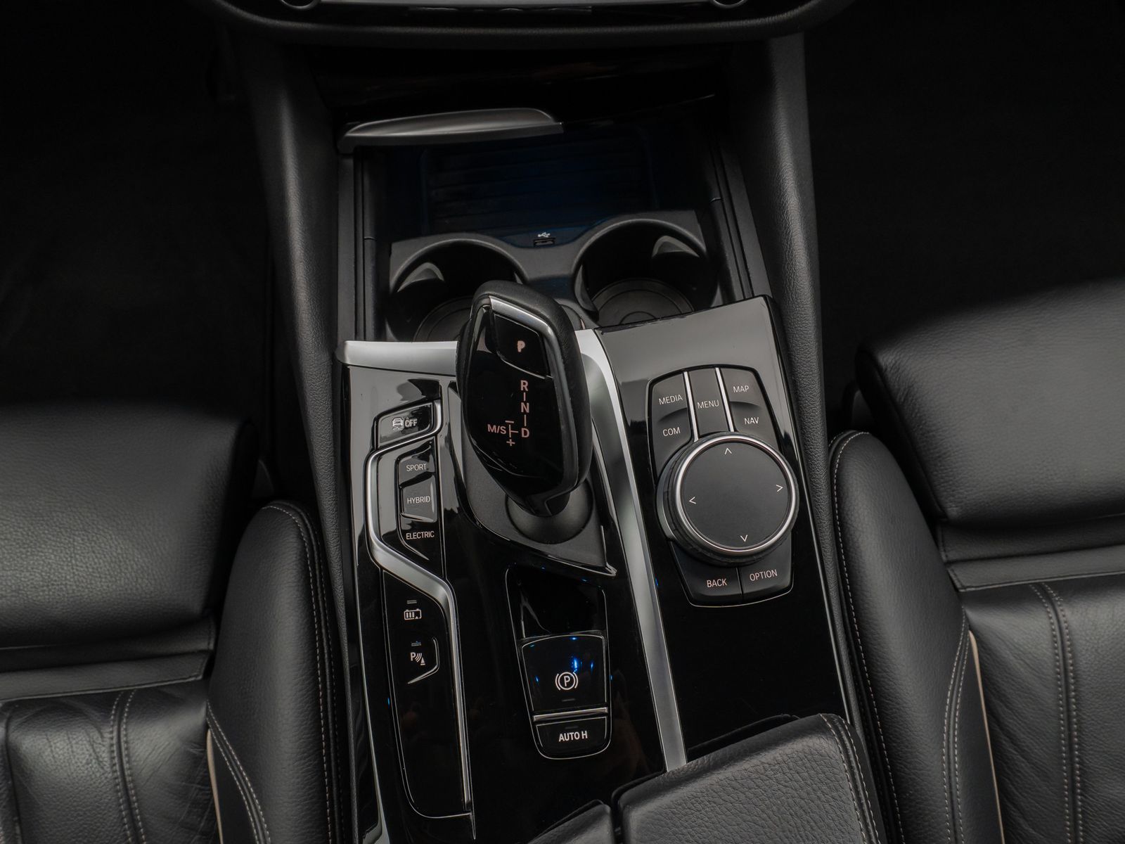 Fahrzeugabbildung BMW 530e Kamera DAB HiFi CockPitPro Fernlichtassist