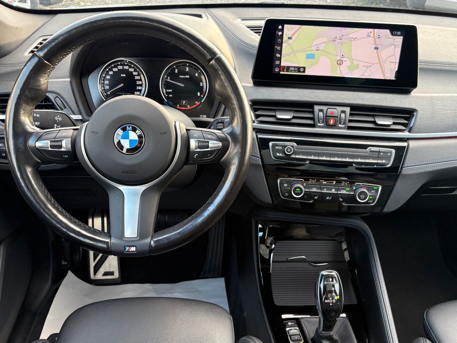 Fahrzeugabbildung BMW X1 sDrive18d Aut. M SPORTPAKET Navi LED Pano HUD