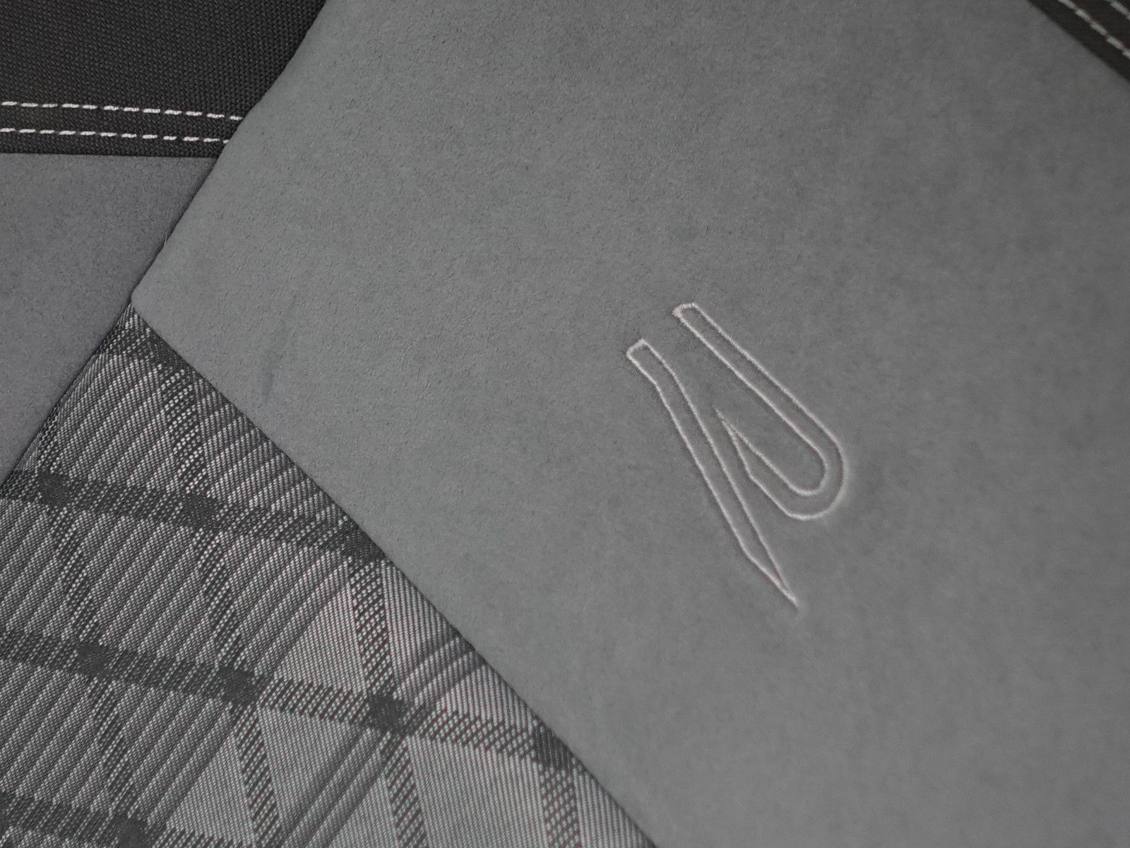 Fahrzeugabbildung Volkswagen Taigo 1.5 TSI DSG R-Line Black Style AHK Assist