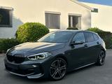 BMW 118i *M-SPORTPAKET*LIVE-COCKPIT*HEAD-UP*NAVI*18 - mit Benzin-Antrieb: Grau, Teilleder, Limousine, Sportpaket
