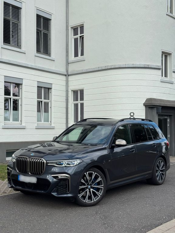 Image of BMW X7 M50