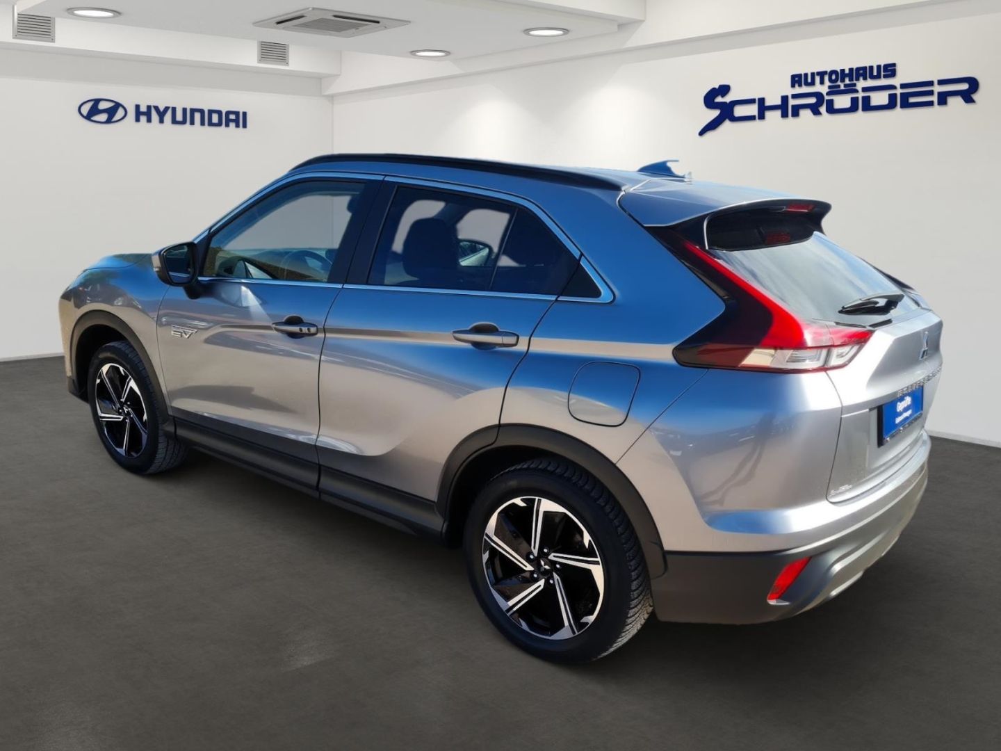 Fahrzeugabbildung Mitsubishi Eclipse Cross Basis 2.4 PHEV 4WD ALLWETTER+KAMER