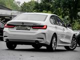 BMW 318i PA+KOMFORTZG+LORD.STÜTZE+ALARM - BMW 318