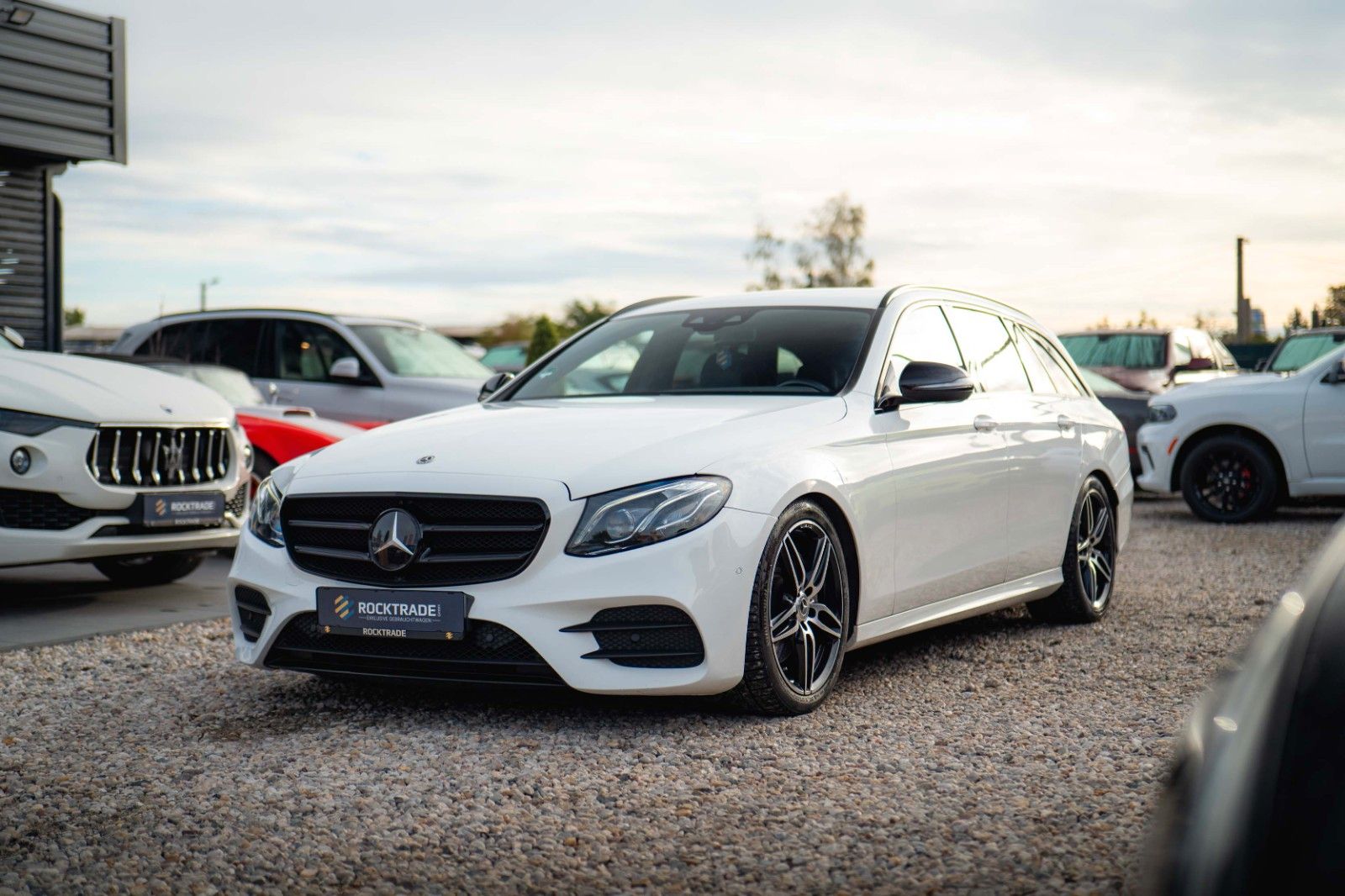 Fahrzeugabbildung Mercedes-Benz E 220d AMG Night-Paket | ACC | LED | Widescreen