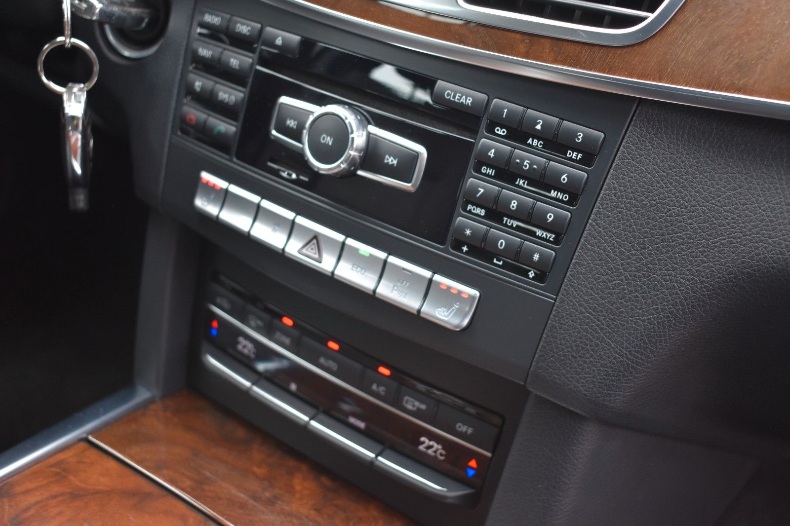 Fahrzeugabbildung Mercedes-Benz E 220 E T-Modell E 220 CDI BlueEfficiency