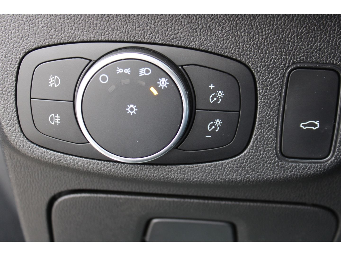 Fahrzeugabbildung Ford Focus Turnier Vignale ACC LED TWA Pano AHK RFK W