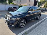Volkswagen Tiguan Allspace 2.0 TDI DSG 4MOTION R-Line 7Sitz - Volkswagen Tiguan Allspace in Essen