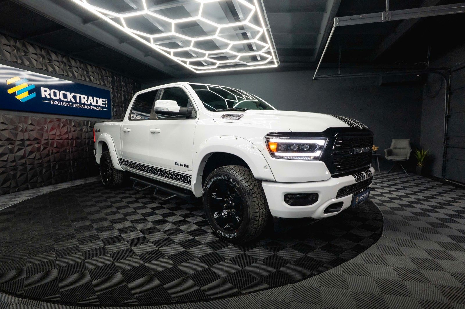 Fahrzeugabbildung Dodge RAM 5.7 V8 HEMI 4x4 OFFROAD Night AXLE LOCK 19%