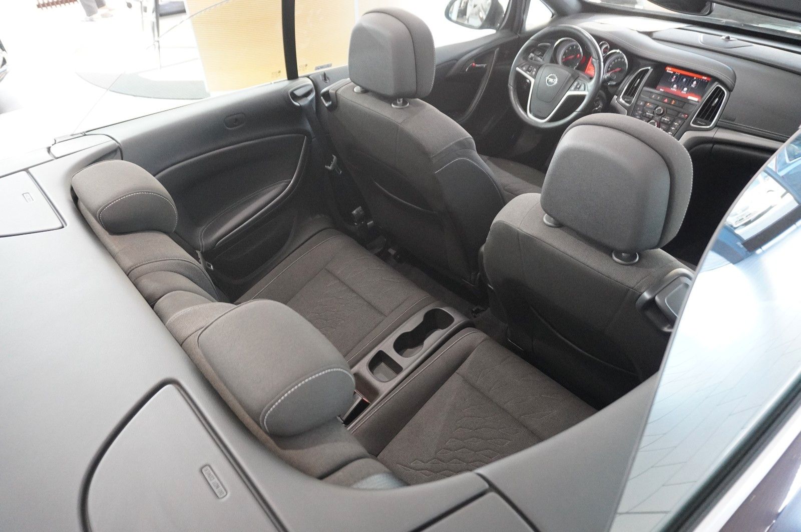 Fahrzeugabbildung Opel Cascada 1.4T EDITION SPORT/SHZ/TEMP/USB/BI-COLOR